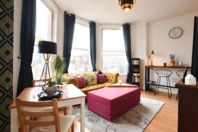 Air Maison - Minutes From Seafront - Sleeps 4 Free - Street Parking